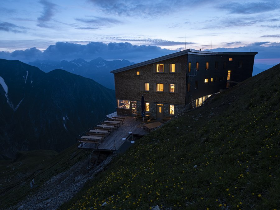 Waltenberger Haus bei Nacht