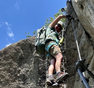 Über die Leiter am Hoachwool Kletterssteig