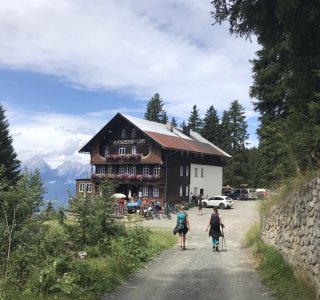 Der Alpengasthof Loas lädt zu einer ausgiebigen Rast ein.