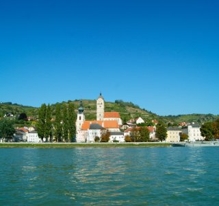 Donau Passau-Wien Krems Blick auf Nikolaus- und Frauenbergkirche ©Donau Touristik Marlene Hackl