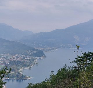 Blick nach Riva und Torbole