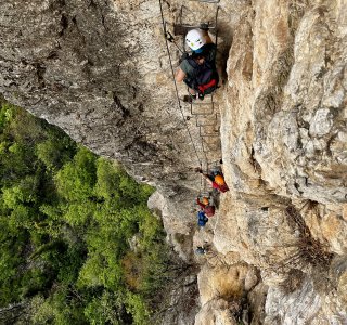 Steile Passagen in der Via ferrata Monte Albano