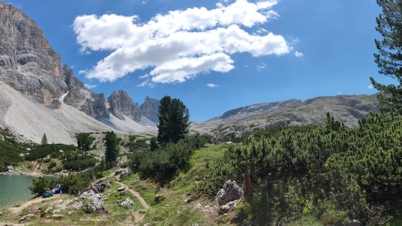 Gemütliche Rast am Lago Lagazuoi
