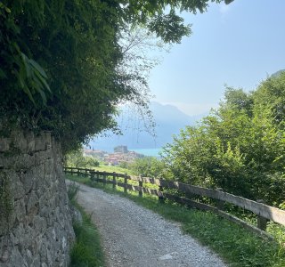 Blick auf Schloss Tenno mit Gardasee