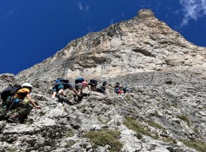 Auf halbem Weg im Pisciadu-Klettersteig