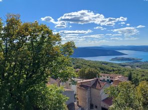 Mediterranes Ambiente bei der Verdonschlucht-Umrundung