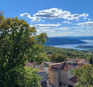 Mediterranes Ambiente bei der Verdonschlucht-Umrundung