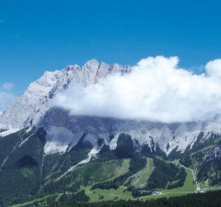 Zugspitze hinter Wolken