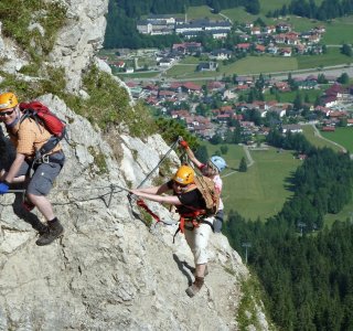 Bergschuhe mit guter Profilsohle sind im Klettersteig Pflicht