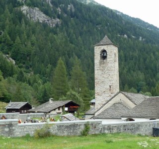 2. Tag - Bevor wir zu unserer zweiten Etappe aufbrechen, besuchen wir noch eine typische Walser Kirche