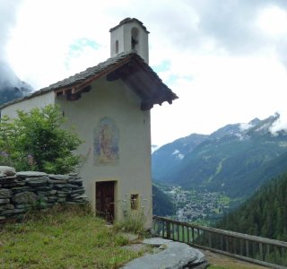 4. Tag - Blick von unserer dritten Unterkunft, dem Rifugio Alpenzu Grossu, hinunter nach Gressoney