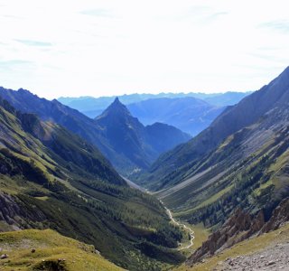 3. Tag - Blick auf die Silberspitze und das Lochbachtall durch das wir nun bis nach Zams (800 m) absteigen