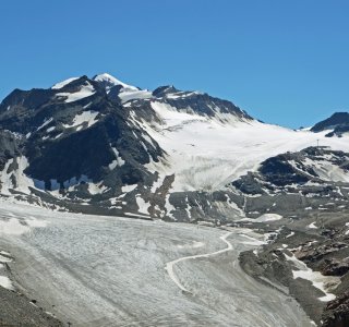Auch die beeindruckende Gletscherzunge des Mittelbergferners können wir beim Aufstieg bewundern