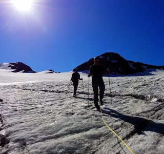 7. Tag - Auch beim Abstieg vom Similaun gehen wir wieder angeseilt über den Gletscher