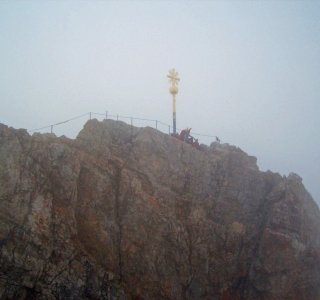 6. Tag - Geschafft, das Gipfelkreuz auf der Zugspitze (2.962 m), Deutschlands höchstem Berg