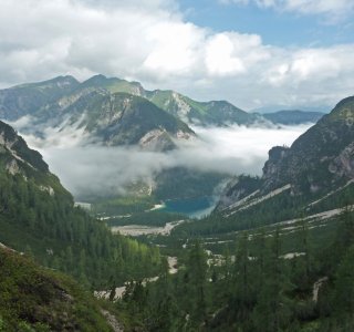 Blick zurück beim Aufstieg zur Sora al Forn-Scharte (2.388 m)