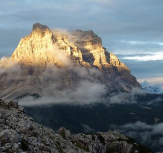 6. Tag - Blick am Morgen des sechsten Tages vom Rifugio Coldai auf den Monte Pelmo (3.168 m)