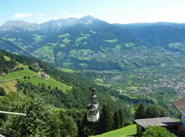 1. Tag - Start zum Meraner Höhenweg, Auffahrt mit der Seilbahn von Dorf Tirol zur Hochmuth (1.361 m)