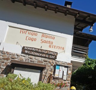 Zur Kaffeepause heißt uns das Rifugio Alpino Lago Santo willmommen