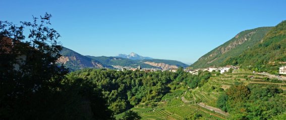 Das kleine Dorf Segonzano ist bekannt für seine berühmten Erdpyramiden