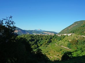Das kleine Dorf Segonzano ist bekannt für seine berühmten Erdpyramiden