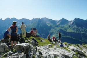 Pause auf dem Fellhorngrat mit traumhaftem Panoramablick