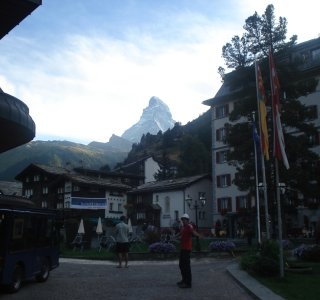 Bei einem kleinen Dorfrundgang saugen wir das besondere Flair dieses einzigartigen Bergsteigerdorfs auf