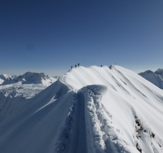 Bei guten Verhälnissen ist die Besteigung der Höferspitze (2.131 m) möglich