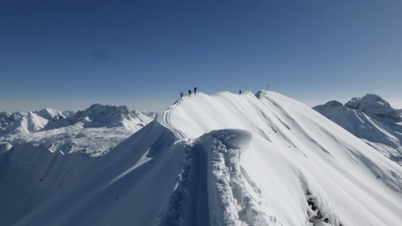 Bei guten Verhälnissen ist die Besteigung der Höferspitze (2.131 m) möglich