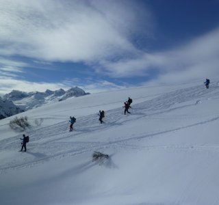 2. Tag - In leichtem Auf und Ab queren wir hinüber zur Alpe Bürstegg (1.719 m)