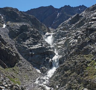4. Tag - Vorbei an einem großartigen Wasserfall führt der Aufstieg zur Braunschweiger Hütte (2.760 m)