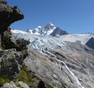 1. Tag - Beim Aufstieg zeigt sich uns die Aguille du Chardonnet (3.824 m)