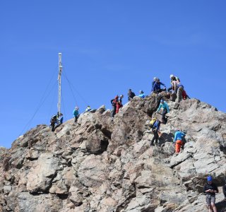 3. Tag - Auch der Abstieg von der Fineilspitze durch Blockgelände erfordert Trittsicherheit und Schwindelfreiheit