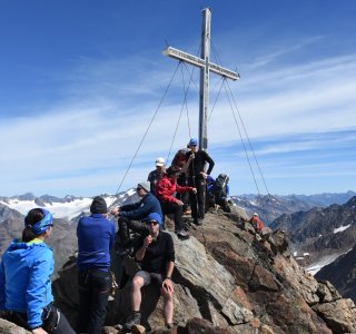3. Tag - Pause am Gipfelkreuz der Fineilspitze (3.514 m)