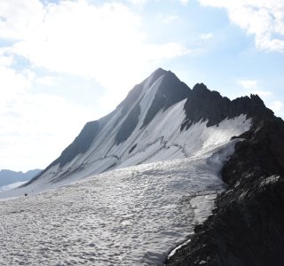 6. Tag - Unser Ziel, die Wildspitze ist hinter dem hinteren Brochkogel (3.628 m) versteckt