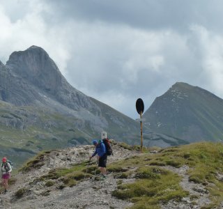 Am Mädelejoch mit Blick auf den Strahlkopf (2388 m) und die Rothornspitze (2393 m)