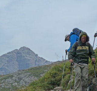 Die letzten Meter zur Kemptner Hütte - im Hintergrund der Krottenkopf (2565 m)