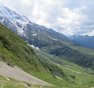 Tour du Mont Blanc 1. Tag - Blick Richtung Les Contamines und die Chalets de Miage unser heutiges Etappenziel