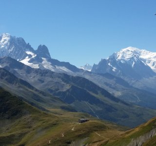Tour du Mont Blanc 7. Tag - Aufregende Aussicht am Col de Balme auf die Aiguille Verte und das Mont Blanc Massiv