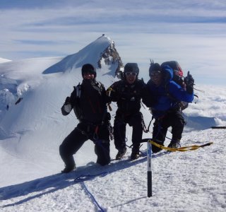 Wallis-Südseite 5. Tag - Auf der Parrotspitze (4.432 m) im Hintergrund die Signalkuppe unser nächster Gipfel