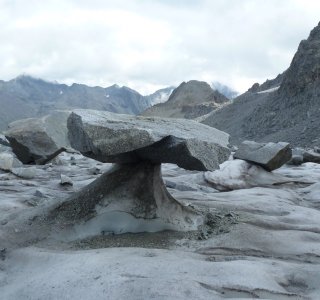3. Tag - Schöner Gletschertisch auf dem Adamello Gletscher