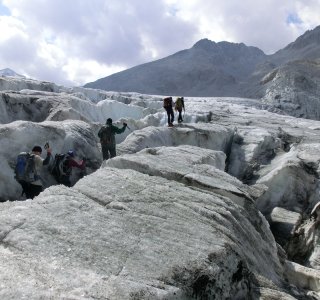 3. Tag - Auch beim Abstieg geht es immer wieder über Gletscherspalten