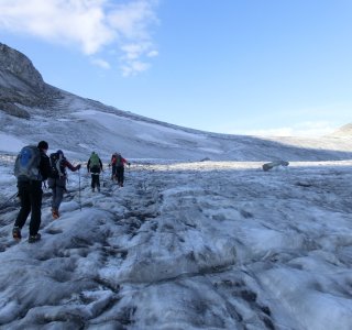 3. Tag - Über den Adamello Gletscher steigen wir auf zum Gipfel-