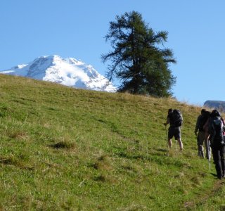 4. Tag - Aufstieg zum Colle Pinter, im Hintergrund zeigt sich die Vinzentpyramide (4.215 m)