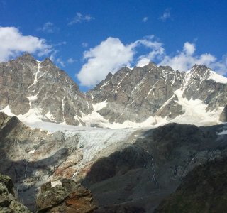 Aussicht auf Piz Bernina, Piz Scerscen und Piz Roseg im Aufstieg zur Rif Marinelli