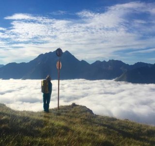 Morgendlicher Blick ins Stanzer Tal und Pettneu