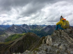 Blick zurück auf Valluga und Roggspitze