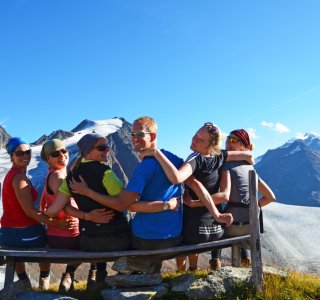 Gruppenbild vor der Gletscherkulisse im Pitztal