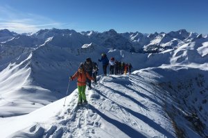 Schritt für Schritt am Grat entlang
