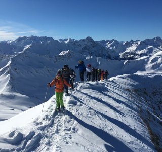 Schritt für Schritt am Grat entlang
